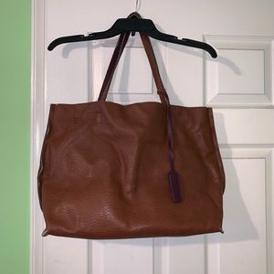Reversible tote